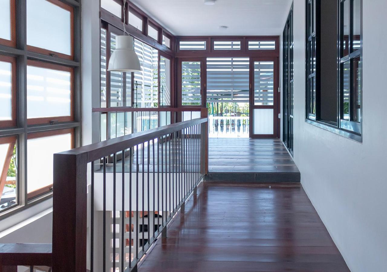 Liaw Base House Vandrarhem Bangkok Exteriör bild